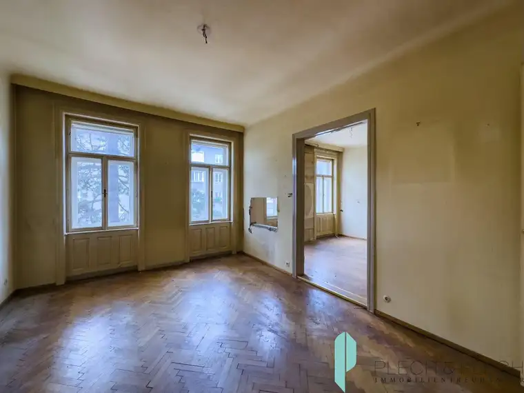 Sanierungsbedürftige 2 Zimmerwohnung - 1. Stock mit Lift