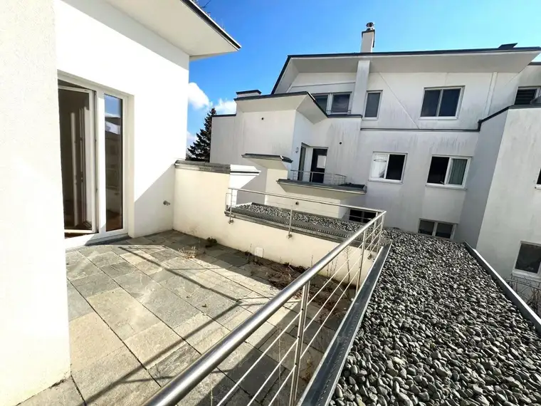 Helle 2-Zimmer-Whg. mit gr. Balkon in Architekten-Stadtvilla