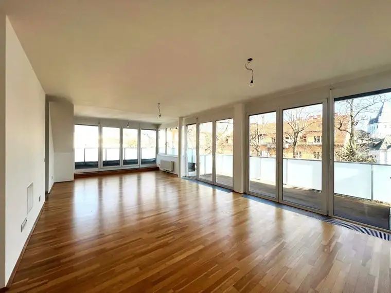Penthouse-Wohnung (4 Zi./3 Schlafzi.) in Hietzing mit Terrassen und Klima in Ruhelage