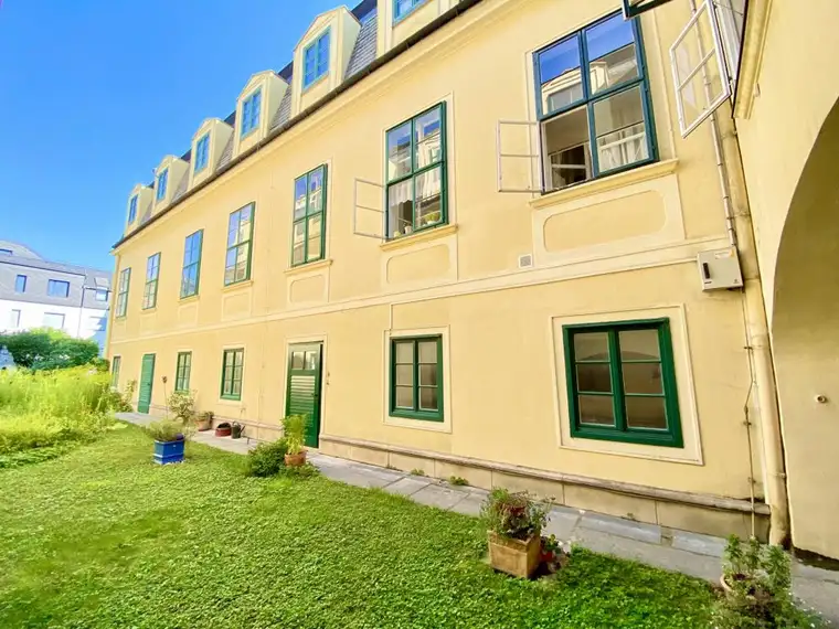 TOPLAGE | CHARMANTE 5 ZIMMER | TRAUMHAFTER ALTBAU | SCHLOSSPLATZ - LAXENBURG