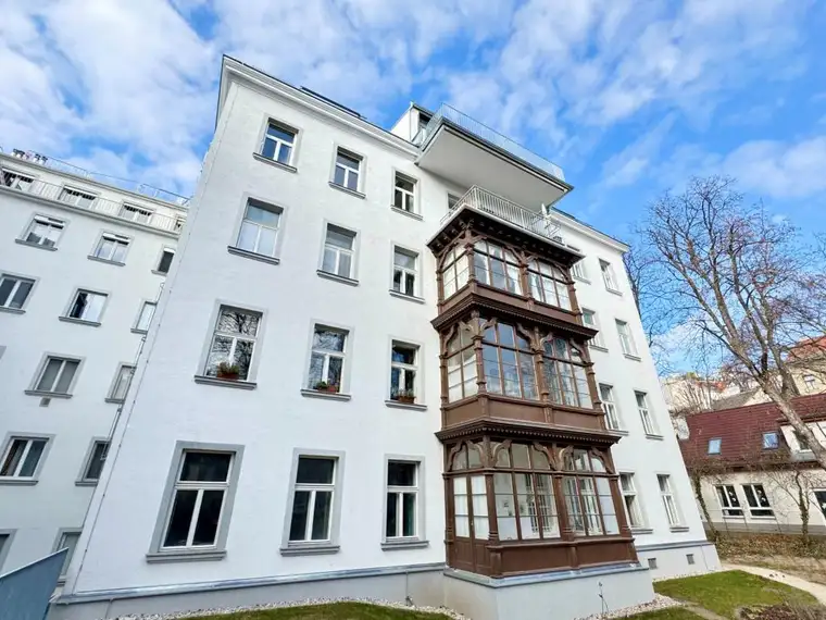 RARITÄT | TOPLAGE NÄHE KUTSCHKERMARKT | ZWEI EXKLUSIVE DACHGESCHOSSWOHNUNGEN | KOMPLETTER HINTERTRAKT