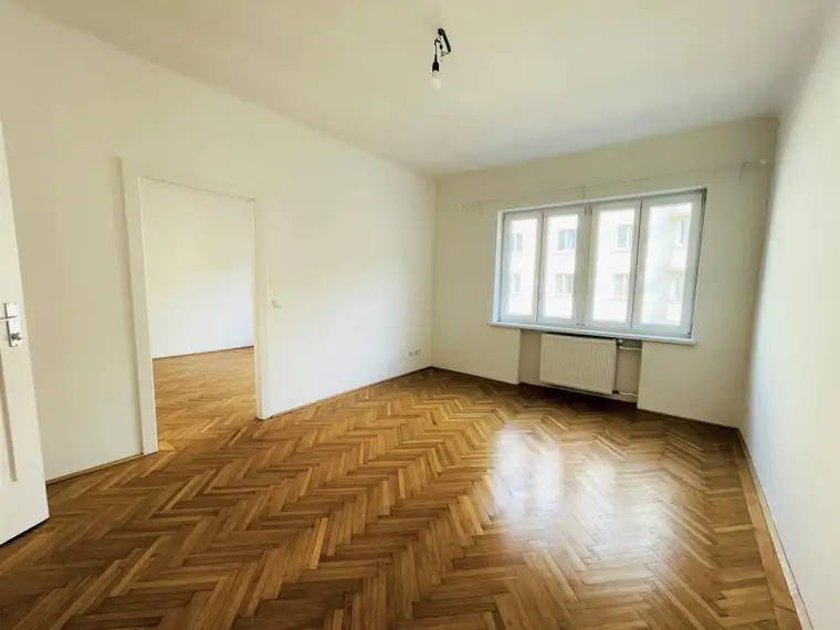TOPLAGE-FREIHAUSVIERTEL | HELLE 2 ZIMMER | U-BAHN NÄHE | LIFT