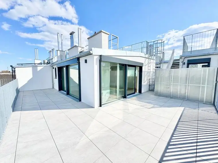 TOPLAGE NÄHE KUTSCHKERMARKT | EXKLUSIVE DACHGESCHOSSWOHNUNG | TERRASSE | BLICK INS GRÜNE | ERSTBEZUG