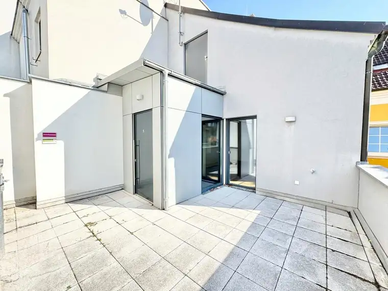 TOPLAGE NÄHE RATHHAUS | OPTIMAL AUFGETEILTE 4 ZIMMER MIT TERRASSE | SCHAUMANNSTRASSE