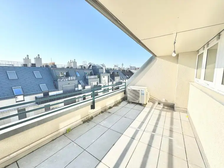 ERSTBEZUG NACH SANIERUNG | TERRASSENTRAUM | KLIMATISIERT | HELLE 3 ZIMMER | TOPLAGE NÄHE LANDSTRASSER HAUPTSTRASSE