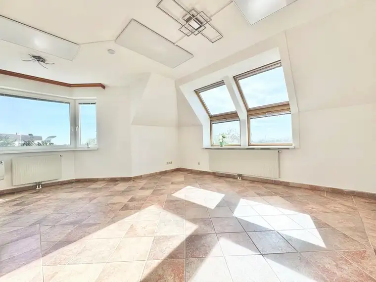TOPLAGE IN EBERGASSING | LEISTBARER WOHNTRAUM IN WIEN-NÄHE | LICHTDURCHFLUTETE 3 ZIMMER MIT FERNBLICK | STELLPLATZ FÜR AUTO INKLUSIVE