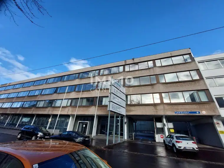 Günstige Freistellplätze in der Kraußstraße 1-7 zu vermieten!
