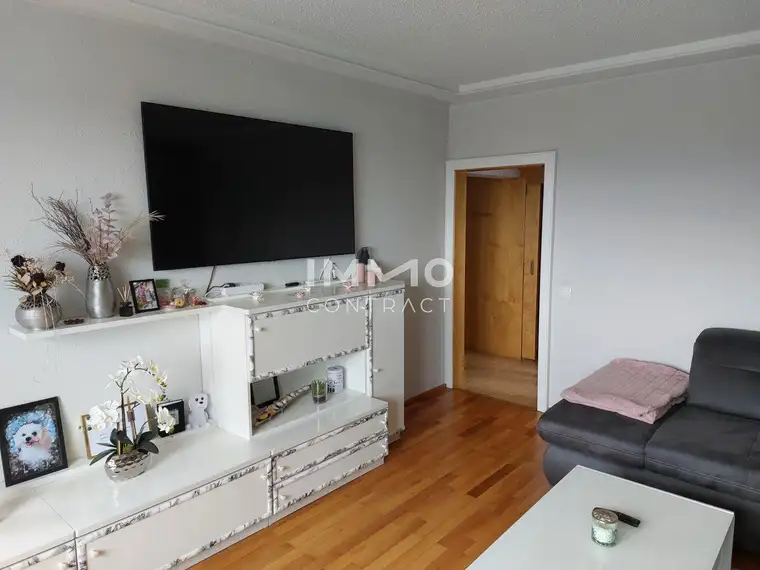 SEHR SCHÖNE 3 ZIMMERWOHNUNG MIT GROSSER LOGGIA UND MIT EXKLUSIVER AUSSTATTUNG