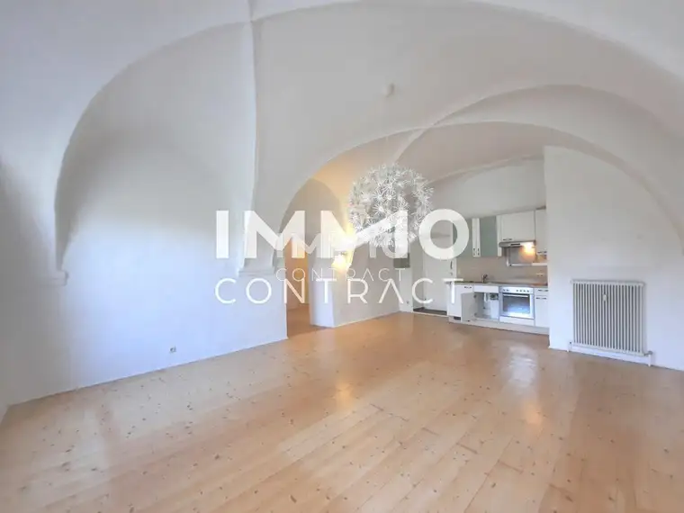 3-Zimmer Wohnung am Stadtplatz im großer Terrasse auch als Wohngemeinschaft geeignet!