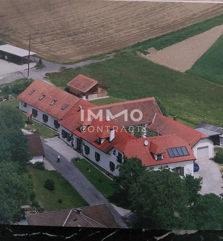 Gast- und Wohnhaus inkl. 4 Ferienwohnungen, 7 Garagenplätze und Parkplätze.