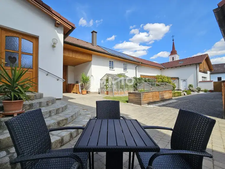 Großzügiges Haus in Hausbach bei Schwarzenau mit vielfachen Nutzungsmöglichkeiten