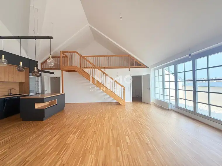 Traumblick im Schloss! Wunderschöne 3 Zimmer Terrassen Wohnung!