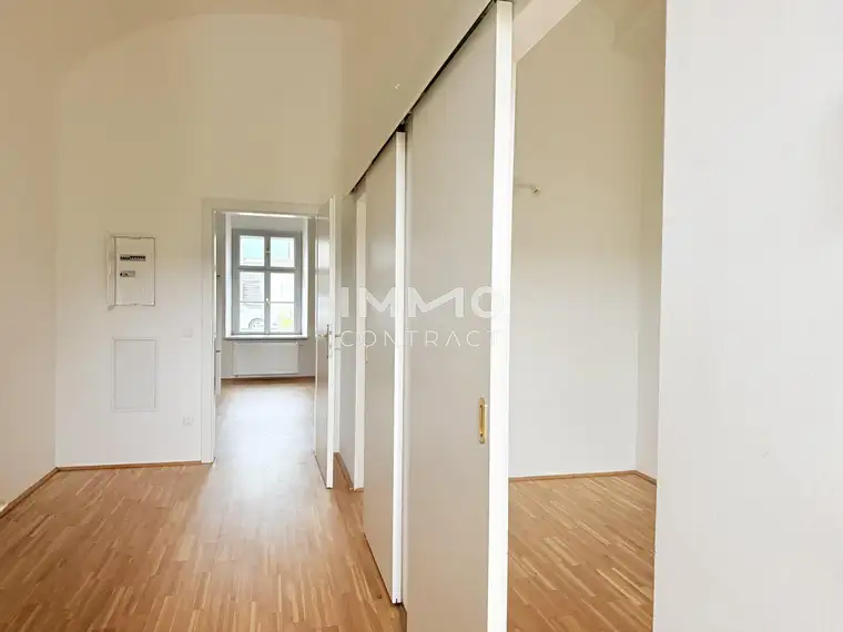 Kleine feine Gartenwohnung im historischen Schloss Neusiedl