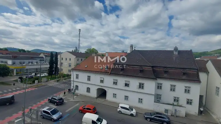 Großzügiges Büro 400m² mit Klimaanlage, Aufzug &amp; Stadtblick in Krems – top Lage!