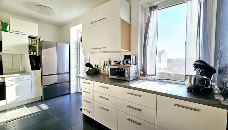 Aussicht inklusive: Helle, sehr große 3-Zimmer-Wohnung mit Balkon und Garage in attraktiver Lage