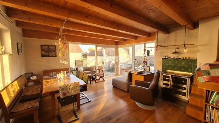Exklusive Dachgeschosswohnung mit großer Terrasse, Sauna und zwei Eigentumsparkplätzen im Zentrum von Wieselburg
