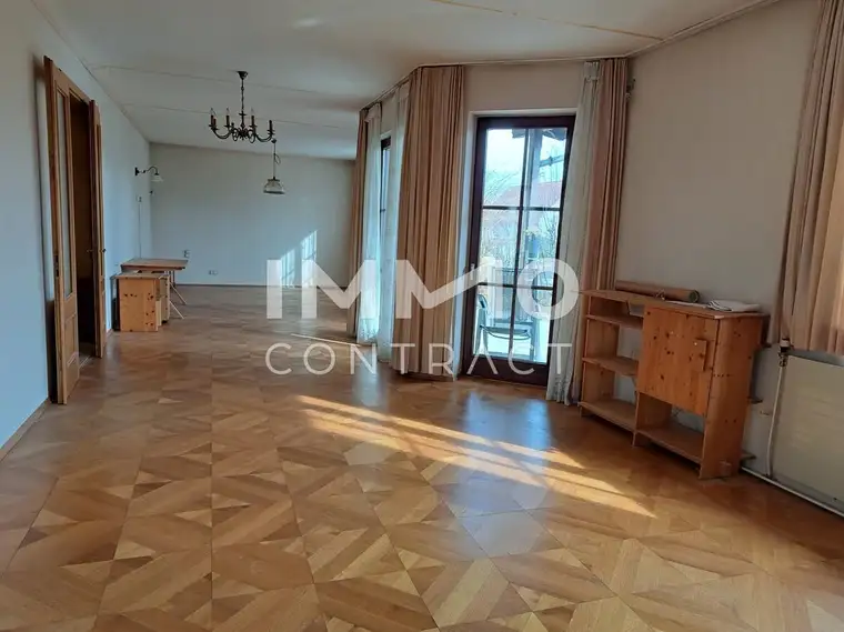 BESTE LAGE in STOCKERAU ! Großzügige Villa mit 70 m² Wohnsalon !