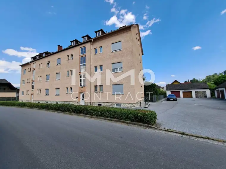 Zwei Zimmer Wohnung mit Garten und Garage