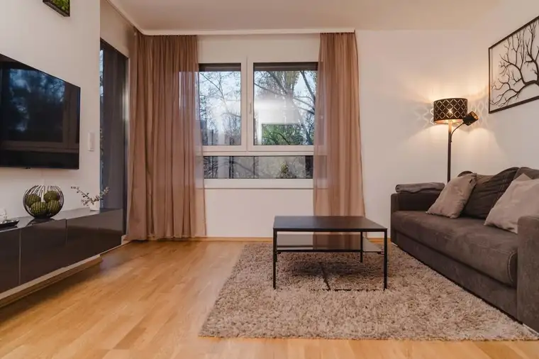 3 Minuten von U3! ALL IN Miete - Kompakte 2 Zimmer Wohnung neben der U-Bahn, Billa und Hyblerpark