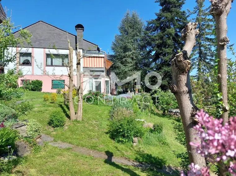 SW-LAGE AM JOSEFWEG MARIATROST: LIEGENSCHAFT IN ABSOLUTER RUHELAGE MIT BADEHAUS UND 5 GARAGENPLÄTZE