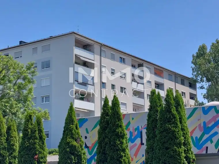 VERLASSENSCHAFT 3-ZI. WOHNUNG 92 m² MIT WEST - LOGGIA 6 m² UND PARKPLATZ IM 5.OG UM € 255.000,--