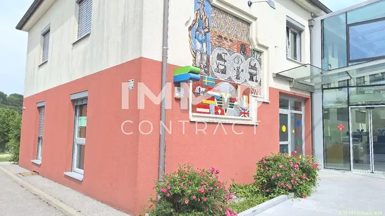 Büro- oder Praxisfläche mit 141 m² im Erdgeschoss mit Parkplätze vorm Objekt