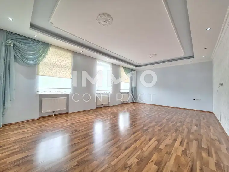 Platz für die ganze Familie; Einfamilienhaus auf großzügigem Grundstück