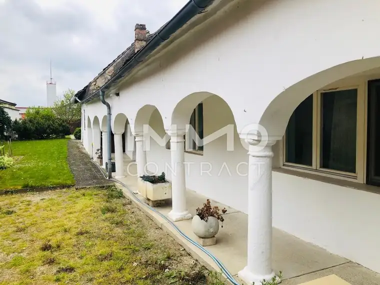 Schnäppchen Arkadenbauernhaus mit Innenhofatrium und Garten in ruhiger Lage !Bedarf Renovierung!