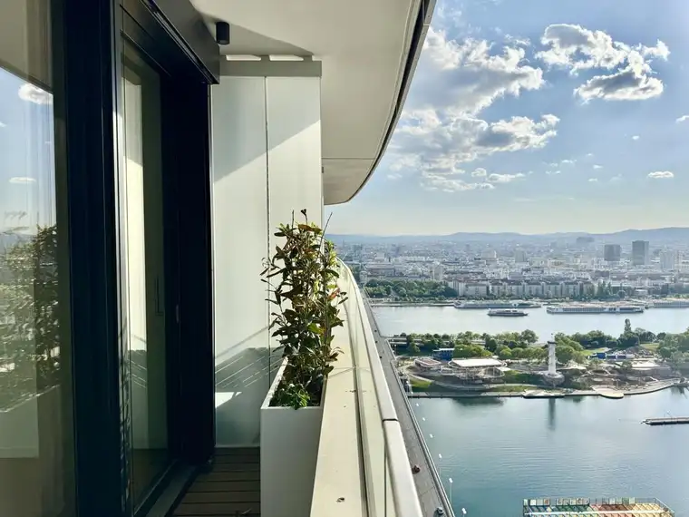 Tsvetilena Galabinova, IMMOcontract Immobilien Vermittlung GmbH