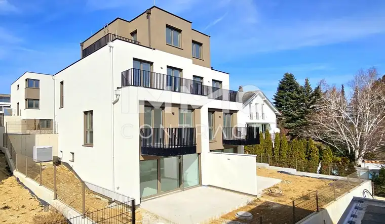 Luxuriöses Doppelhaus mit viel Platz – Eleganz und Stil inmitten der Weinberge