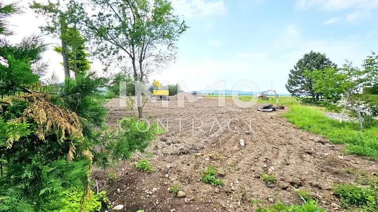 Ebenes, sonniges Grundstück in ruhiger Lage von Matzendorf
