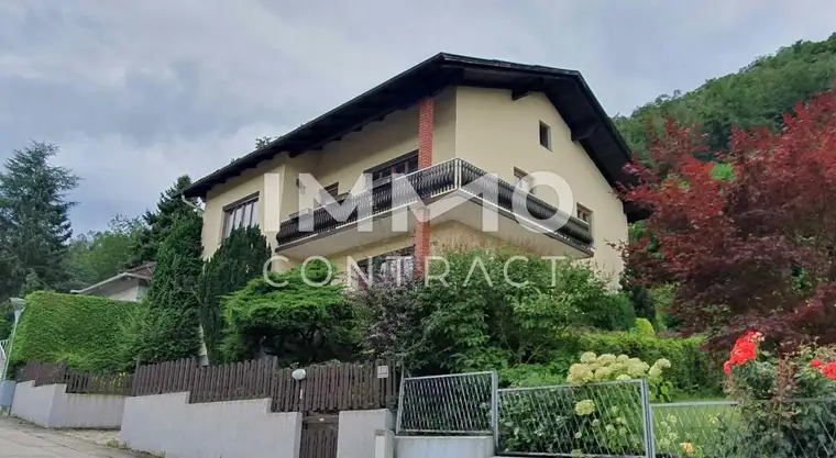 MEHRFAMILIENHAUS IN FURTH STEHT ZUM VERKAUF