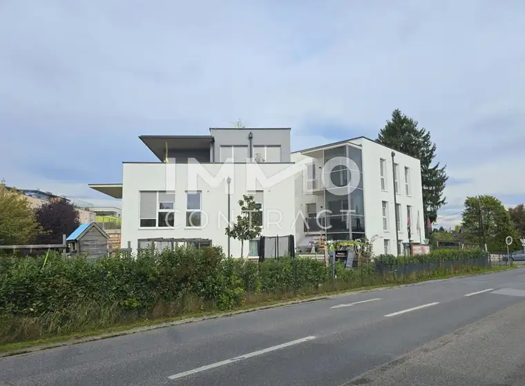 Neuwertige 3 Zimmer Wohnung mit Balkon in zentraler Lage - Harter Straße 86 - Top 09