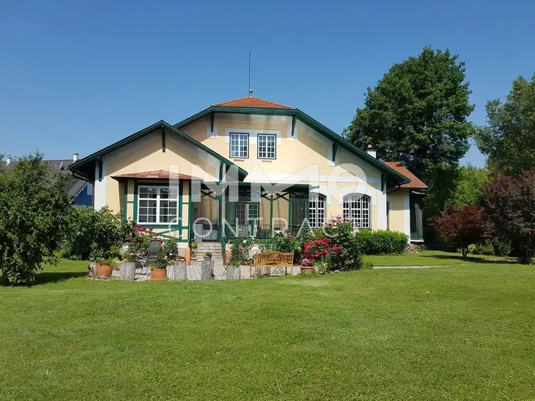 Traumvilla 30 min. von Wien: 2.000 m² Grundstück - luxuriöser Wohnkomfort &amp; idyllische Naturkulisse