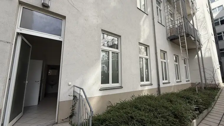 RUHIGES BÜRO IN DER LANDSTRAßER HAUPTSTRAßE