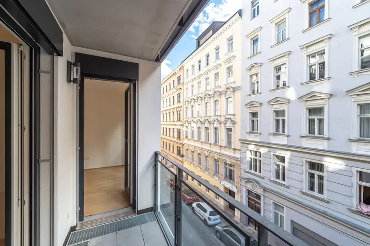 ++NEU++ Mittendrin und doch ruhig! 2-Zimmer-Mietwohnung mit Loggia und Einbauküche in Mariahilf