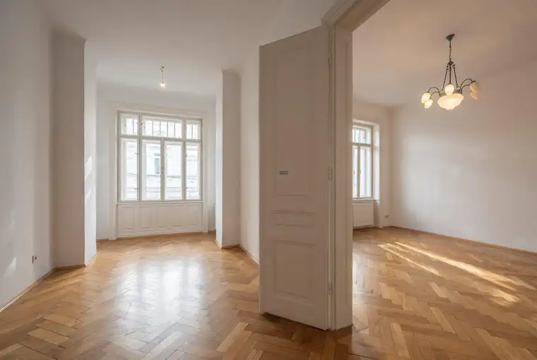 ++NEU++ Tolle 3,5 Zimmer Stil-Altbauwohnung mit Balkon! in TOP-Lage