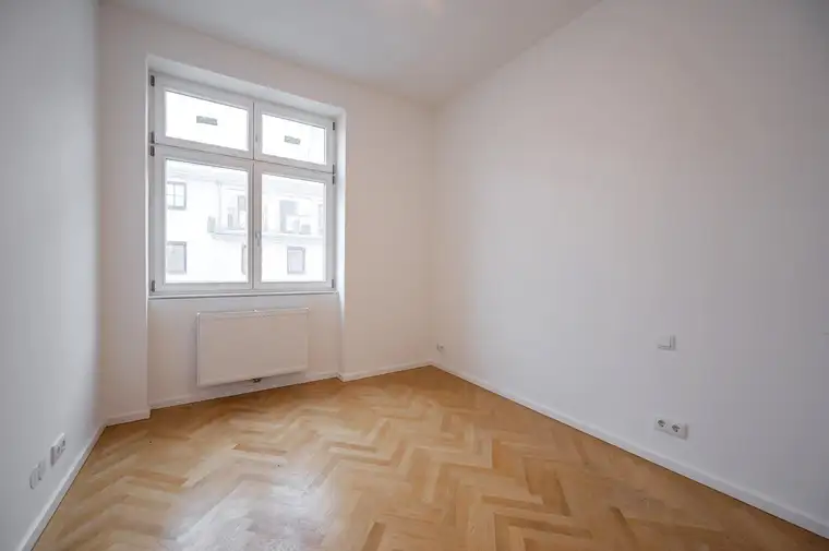++NEU++ Schlüsselfertiger 4-Zimmer-Altbau-Erstbezug mit 74 m², Lift und zwei Bädern