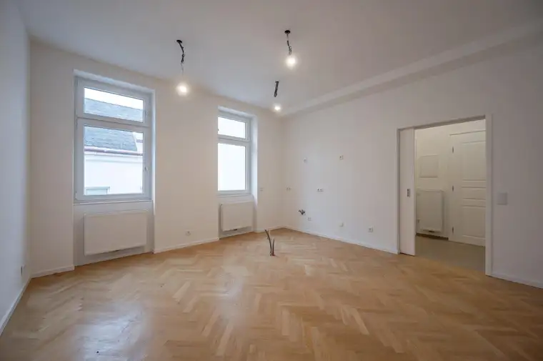 ++NEU++ Schlüsselfertiger 4-Zimmer-Altbau-Erstbezug mit 72 m², Lift und zwei Bädern