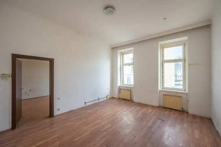 **Hannovermarkt** Sanierungsbedürftige 3-Zimmer Altbauwohnung - Airbnb - Balkonoption