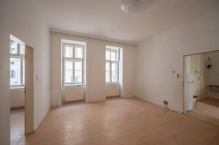 ++Airbnb++ sanierungsbedürftige 2-Zimmer-Wohnung in sehr guter Lage