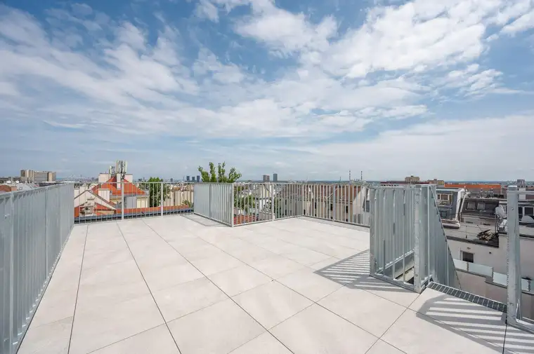 ++NEU++ Room to Rise! 4-Room Attic First Occupancy with 130 m² and 32 m² Terrace