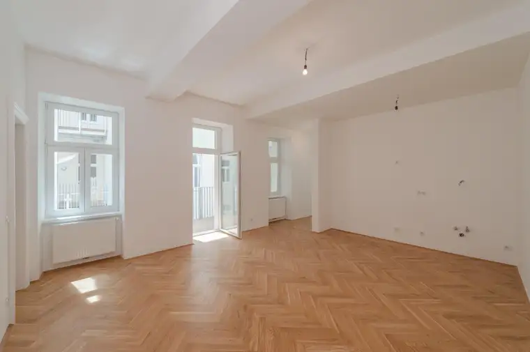 ++NEU++ Großartige 2-Zimmer Altbauwohnung mit Balkon