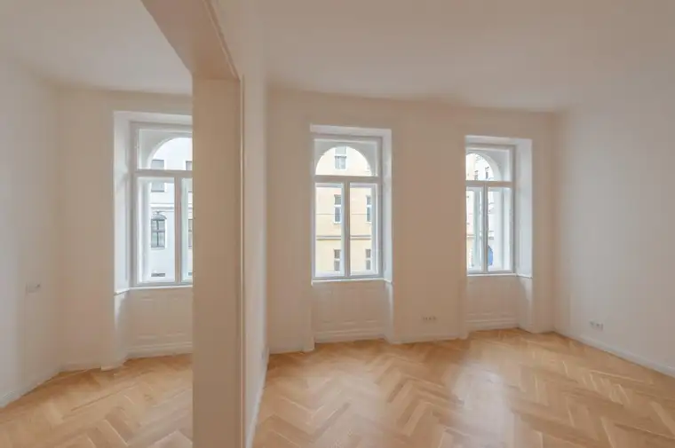 ++NEU++ 4-Zimmer-Altbauwohnung am Einsiedlerplatz – generalsaniert mit hofseitigem Balkon