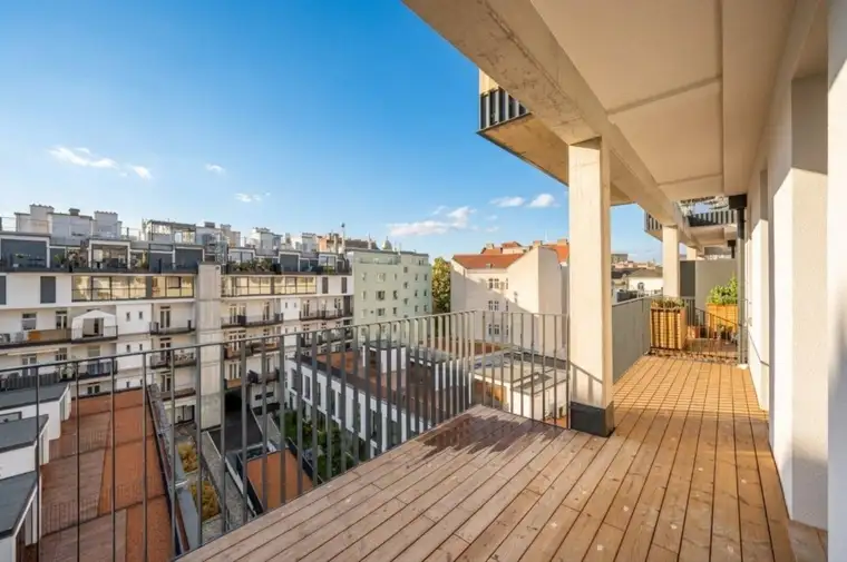 ++NEU++ Generalsanierte 3 Zimmer-Altbauwohnung mit großzügigem Balkon!