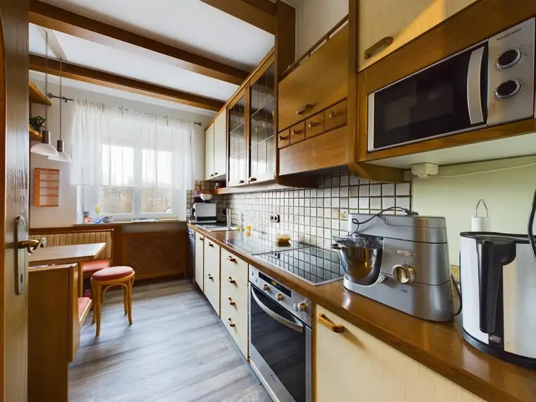 NIEDERNEUKIRCHEN: Sehr gepflegtes und perfekt aufgeteiltes EIN-ZWEIFAMILIENHAUS mit ca.181 m² Wohnfläche, Grundstück ca. 871 m²