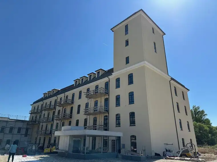 TRAUN : IHRE Chance - ERSTÜBERNAHME in der TRAUNFABRIK - Exklusive GASTRONOMIEFLÄCHE ca. 252 m² + Terrassen ca. 102,75 m² direkt an den Traunauen