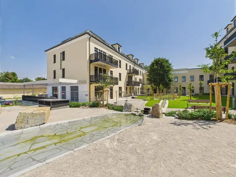 TRAUN : Exklusive GASTRONOMIEFLÄCHE ca. 252 m² (Teilung der Fläche auf ca. 168 m² möglich )+ 2 Terrassen ca. 102,75 m²