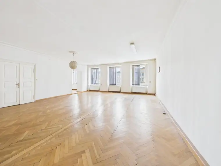 LINZ - HAUPTPLATZ: BÜROFLÄCHE ca. 168,81 m² in BESTER LAGE