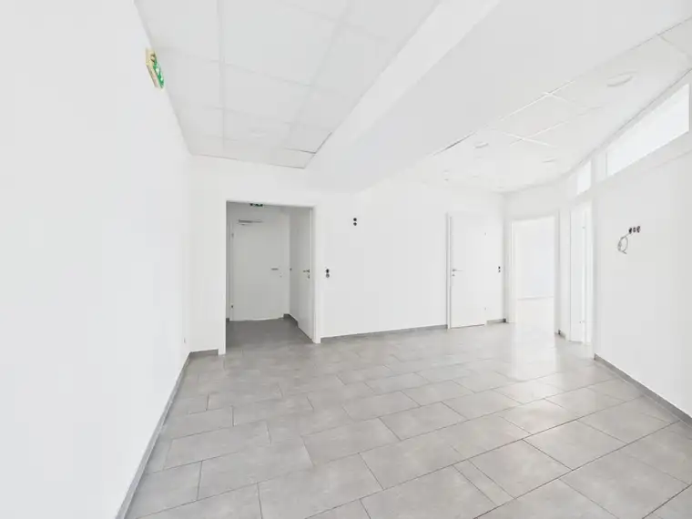 STEYREGG: BÜRO- PRAXIS-THERAPIE-ORDINATIONSFLÄCHE ca. 242 m² + BALKONFLÄCHE in zentraler Lage